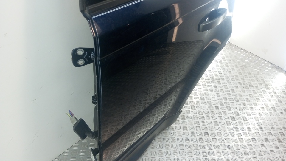 Дверь задняя левая