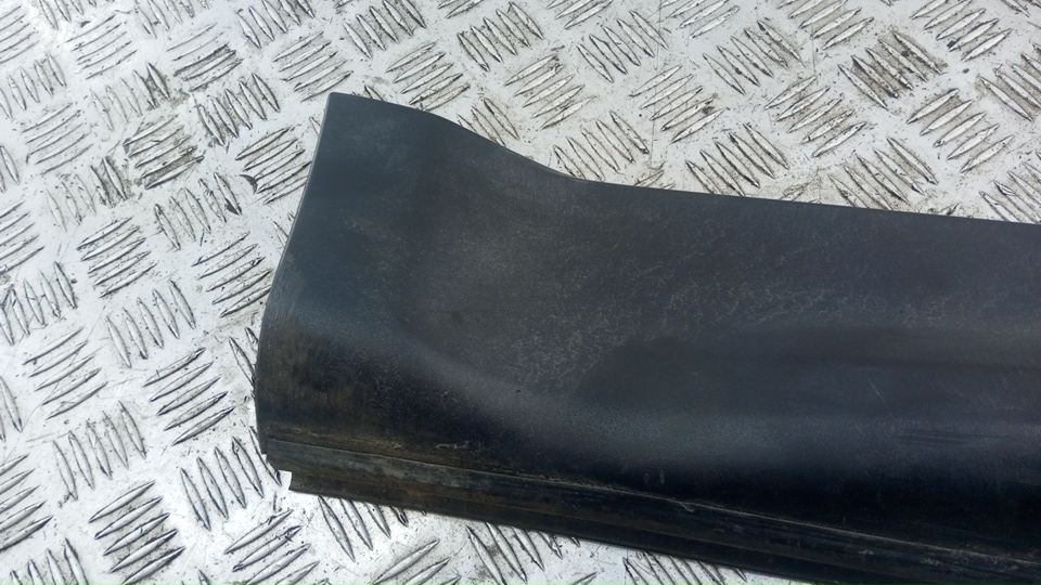 Накладка двери задней правой