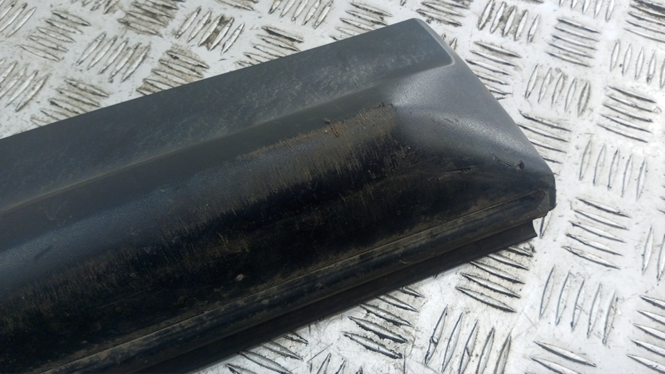 Накладка двери задней правой