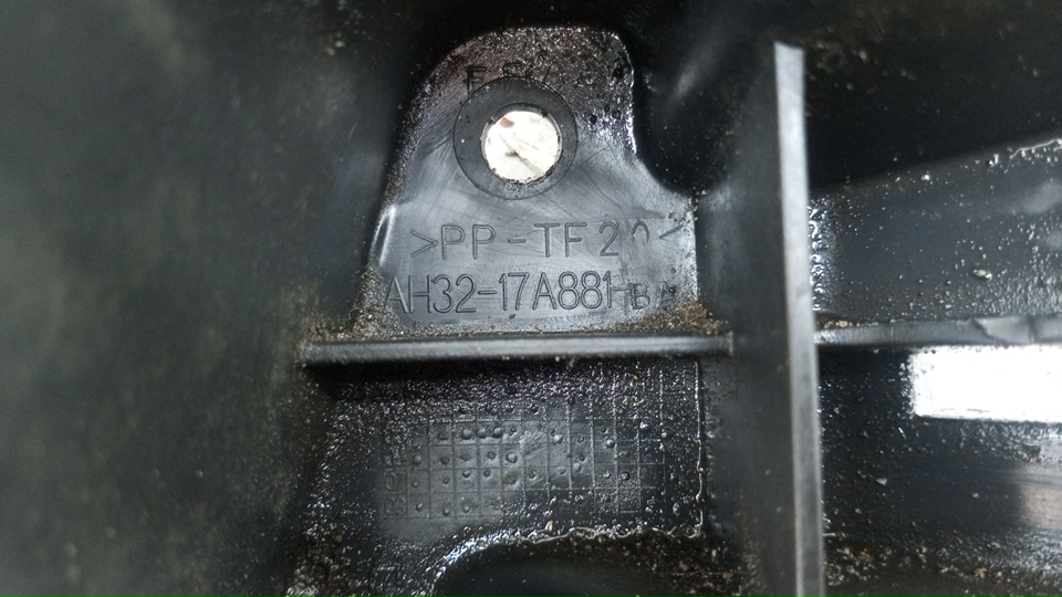 Кронштейн заднего бампера левый