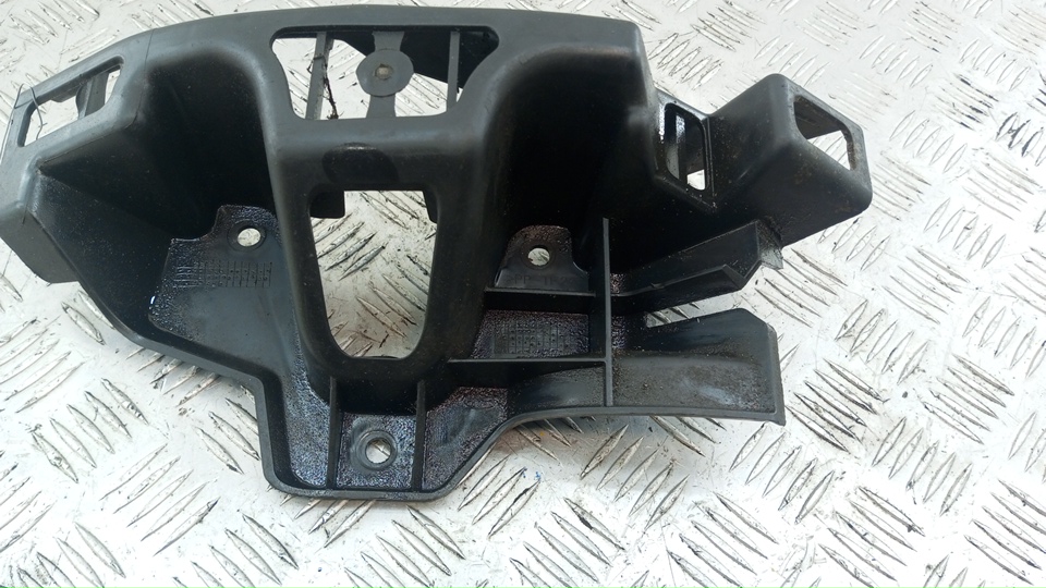 Кронштейн заднего бампера левый