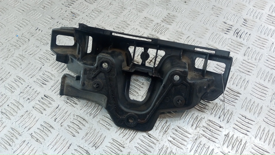 Кронштейн заднего бампера левый