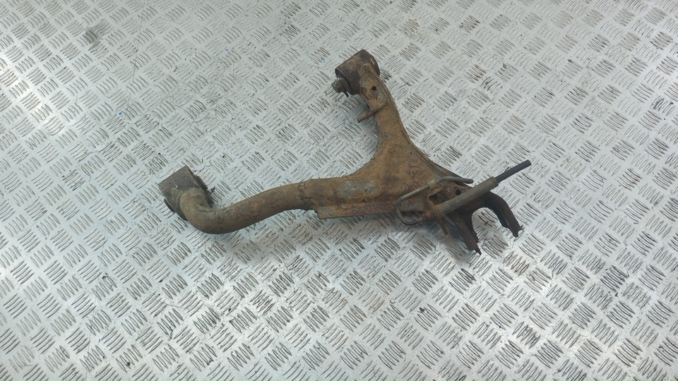 Рычаг задний верхний правый