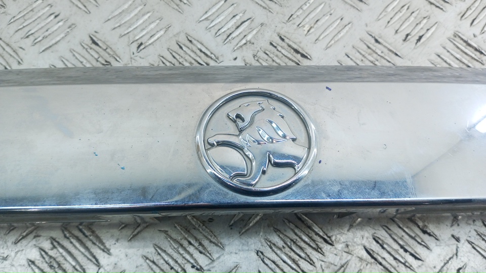 Накладка двери багажника