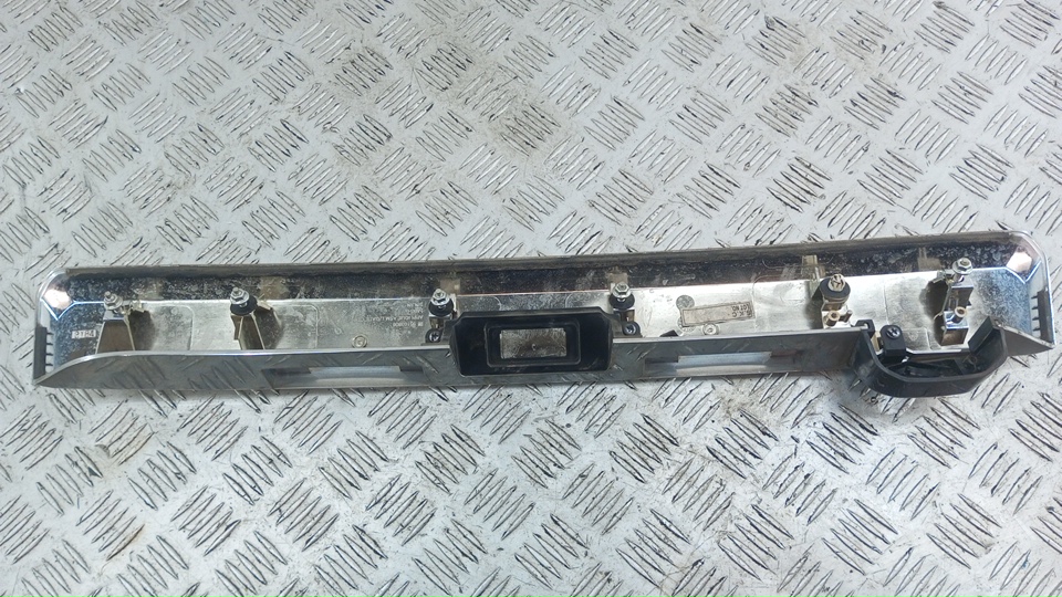 Накладка двери багажника