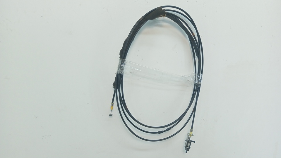 Трос лючка бензобака