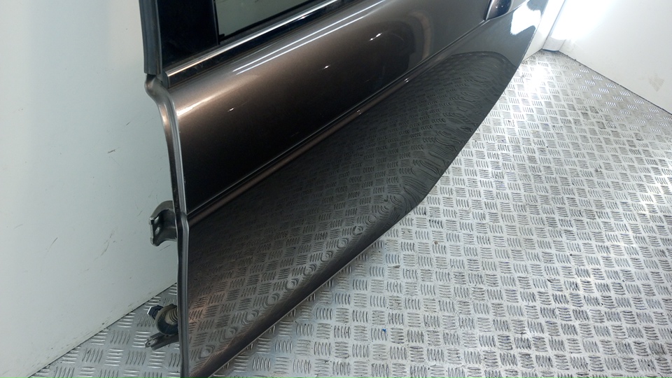 Дверь задняя левая