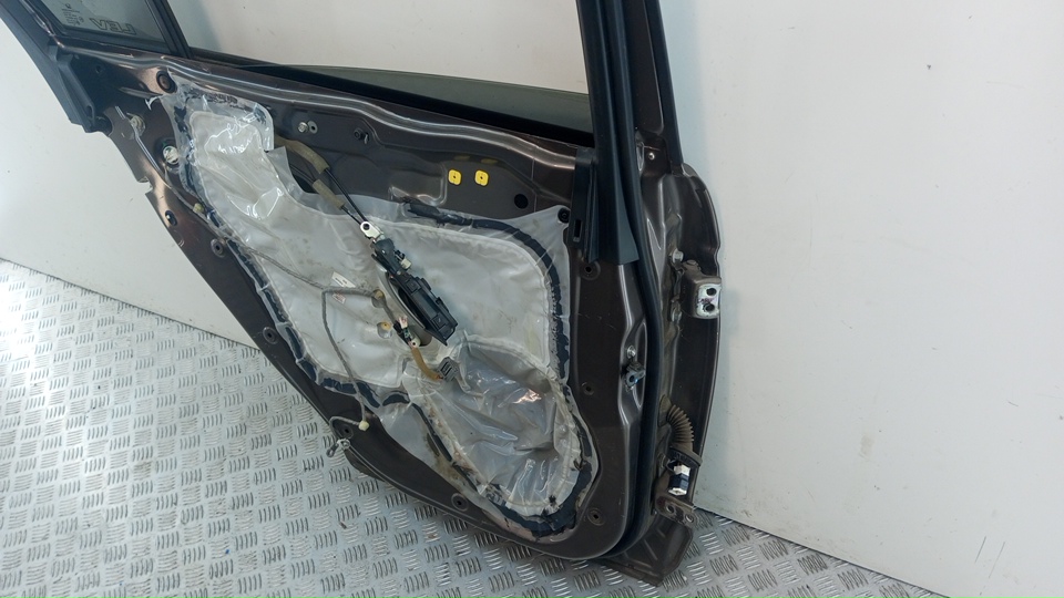 Дверь задняя левая