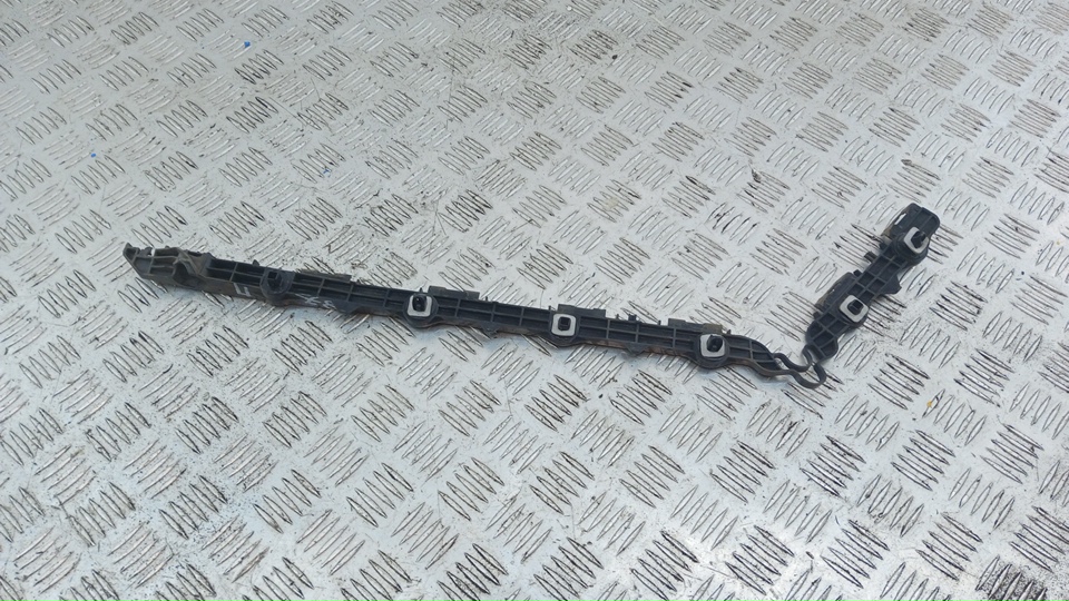 Кронштейн заднего бампера правый