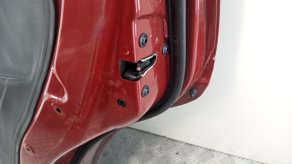 Замок двери задней правой