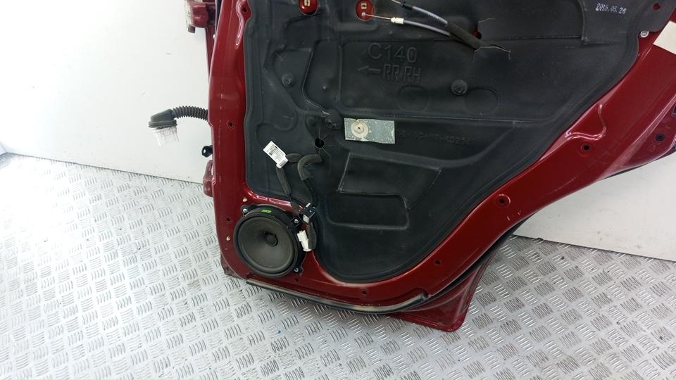 Дверь задняя правая
