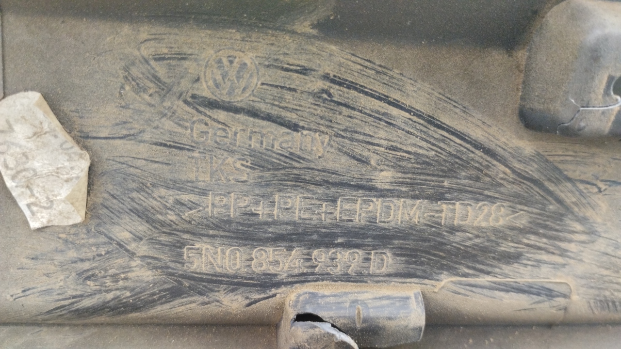 Накладка двери передней левой