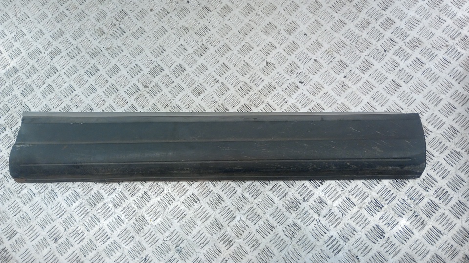 Накладка двери передней правой