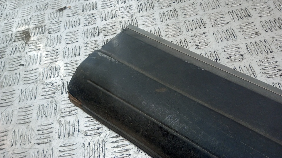 Накладка двери передней правой