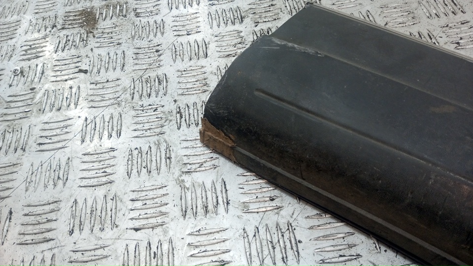 Накладка двери передней правой