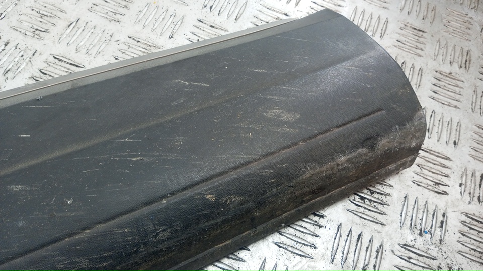 Накладка двери передней правой