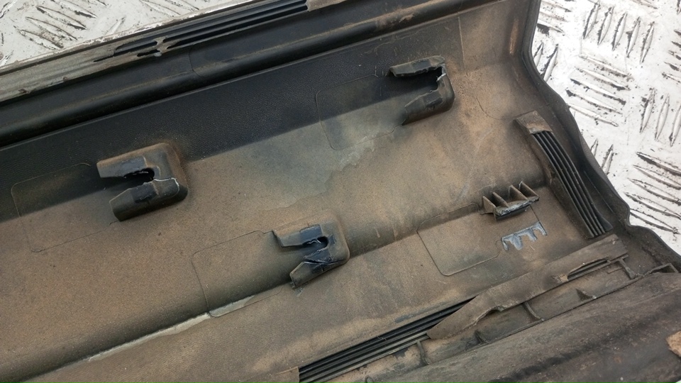 Накладка двери передней правой