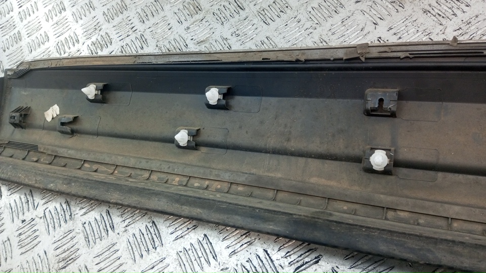 Накладка двери передней правой