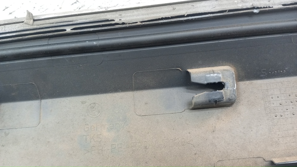 Накладка двери передней правой