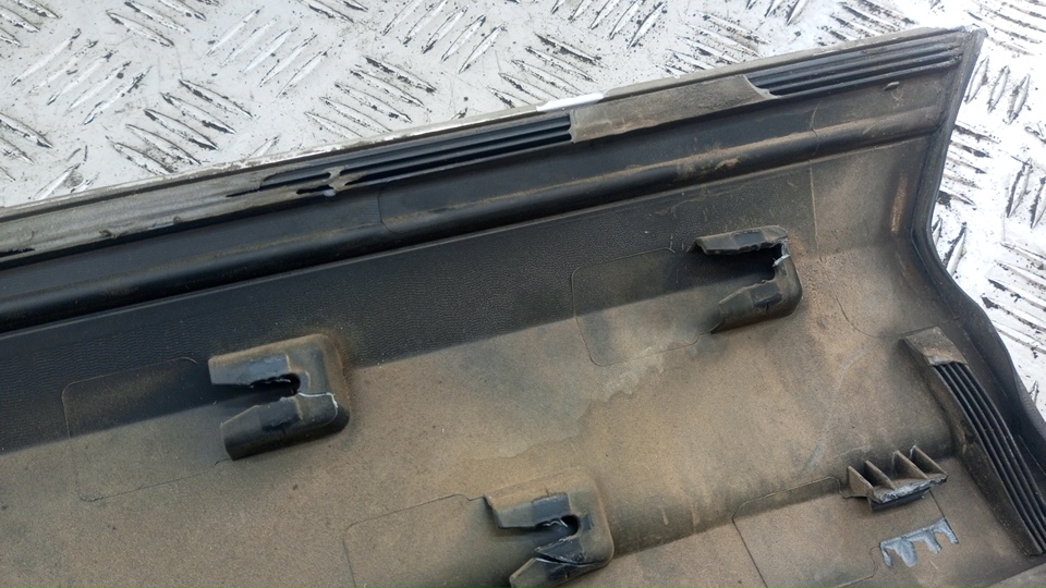 Накладка двери передней правой