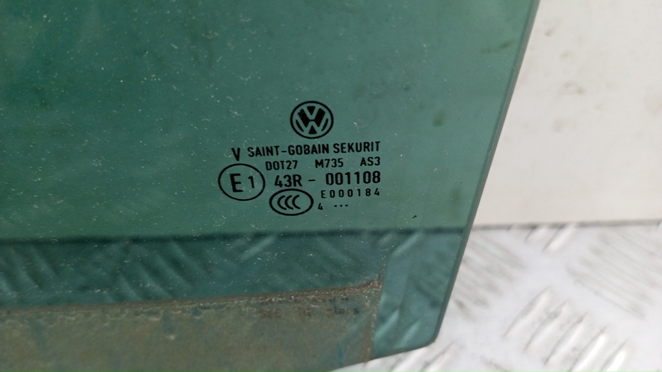 Стекло двери задней левой