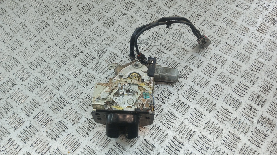 Замок багажника