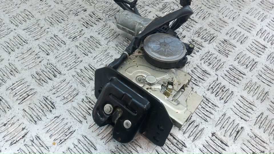 Замок багажника