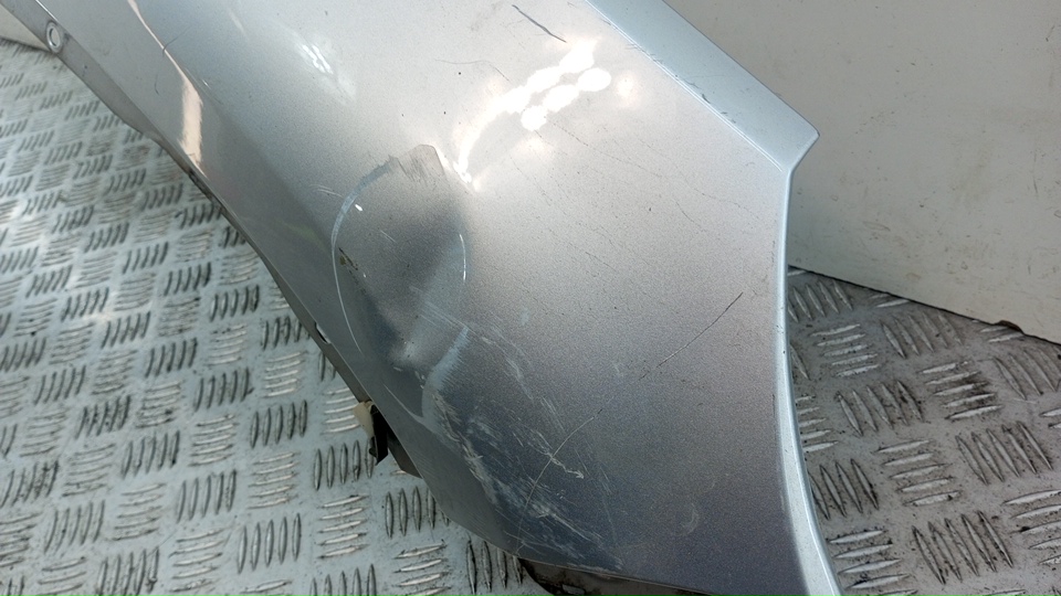 Крыло переднее правое