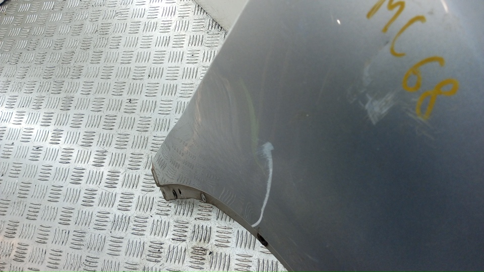 Крыло переднее правое