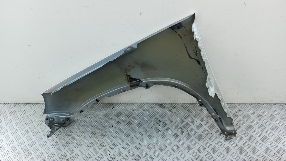 Крыло переднее правое