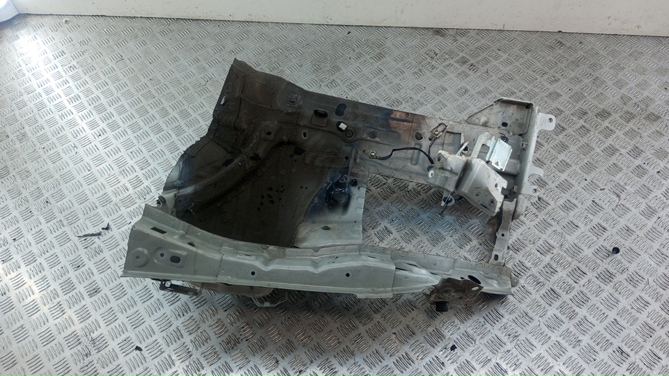 Лонжерон передний левый