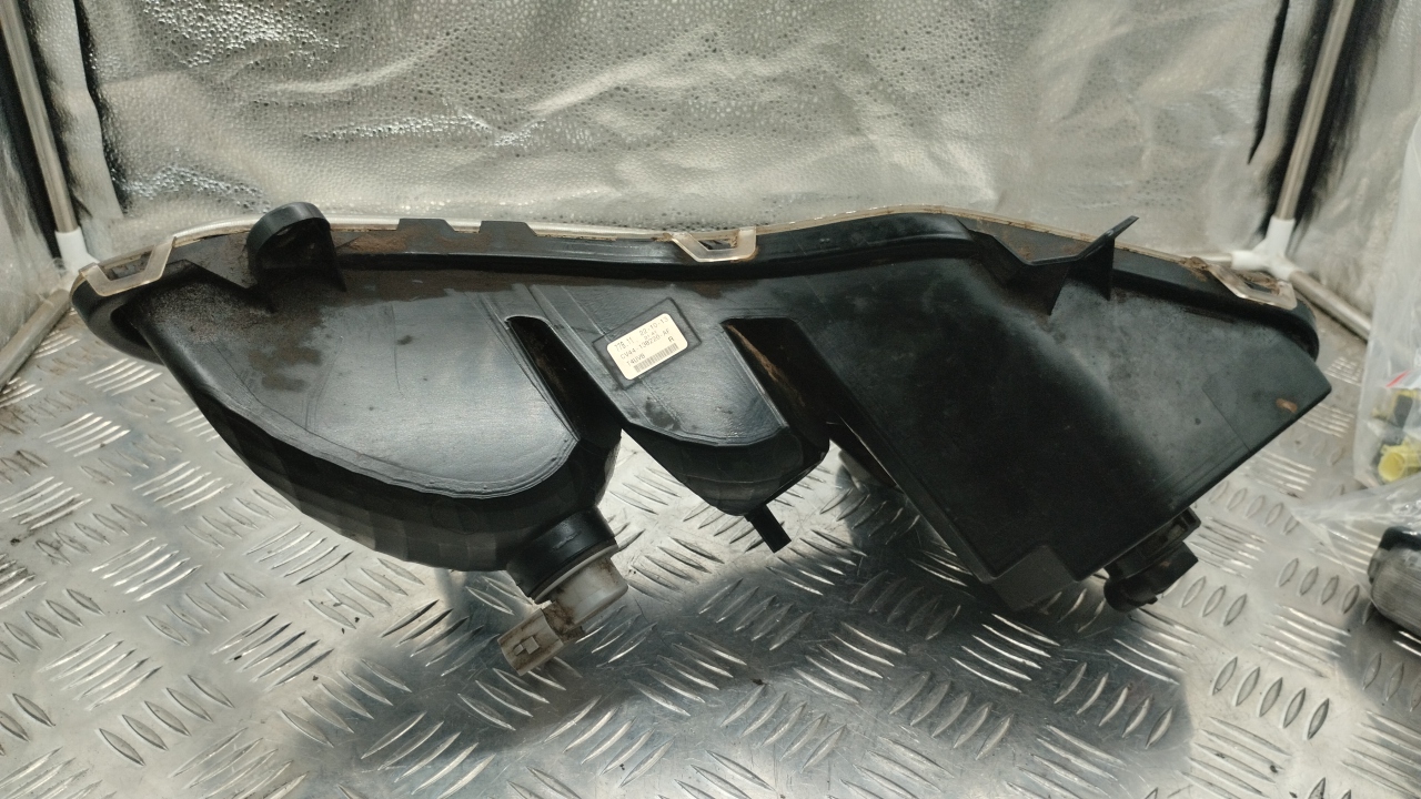 Фара противотуманная правая