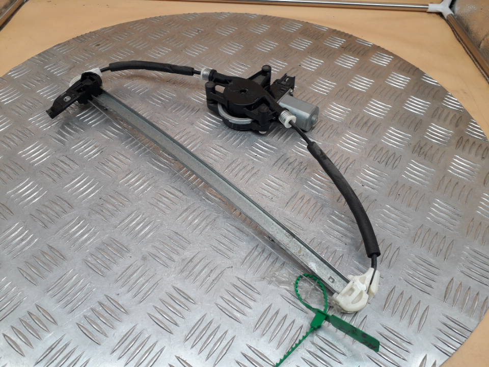 Стеклоподъемник электр. задний левый