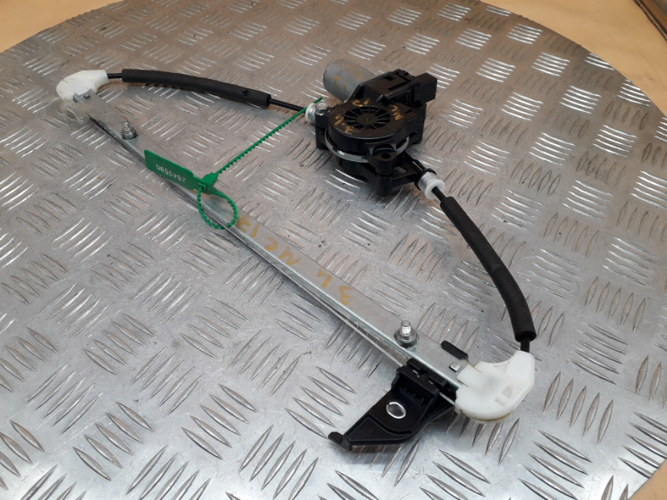 Стеклоподъемник электр. задний левый