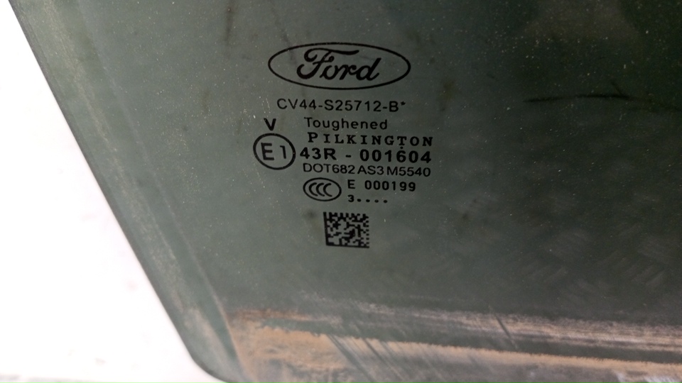 Стекло двери задней правой