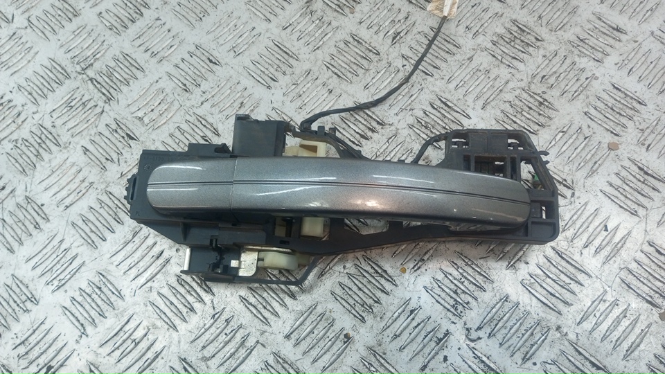 Ручка двери задней наружная левая