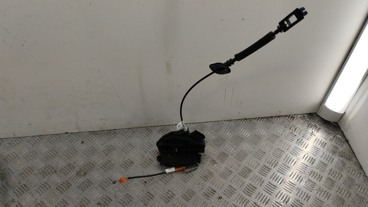 Замок двери задней правой