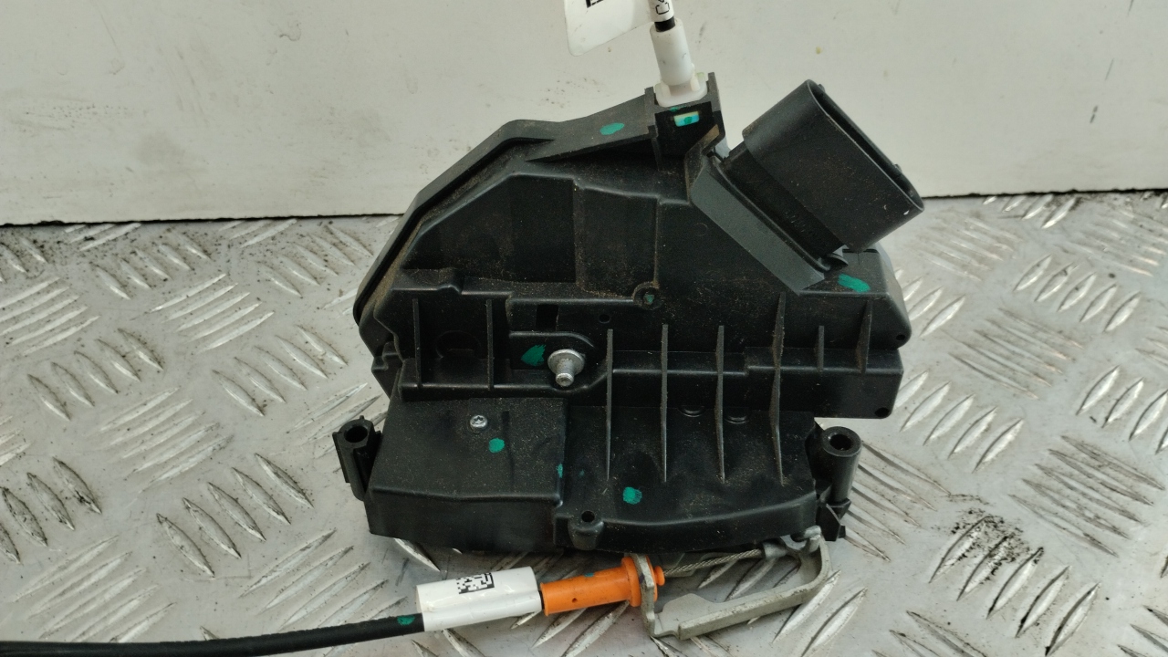 Замок двери задней правой