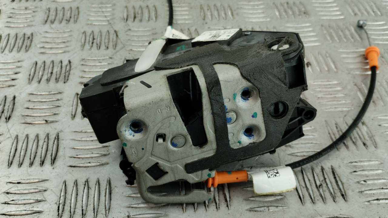 Замок двери задней правой