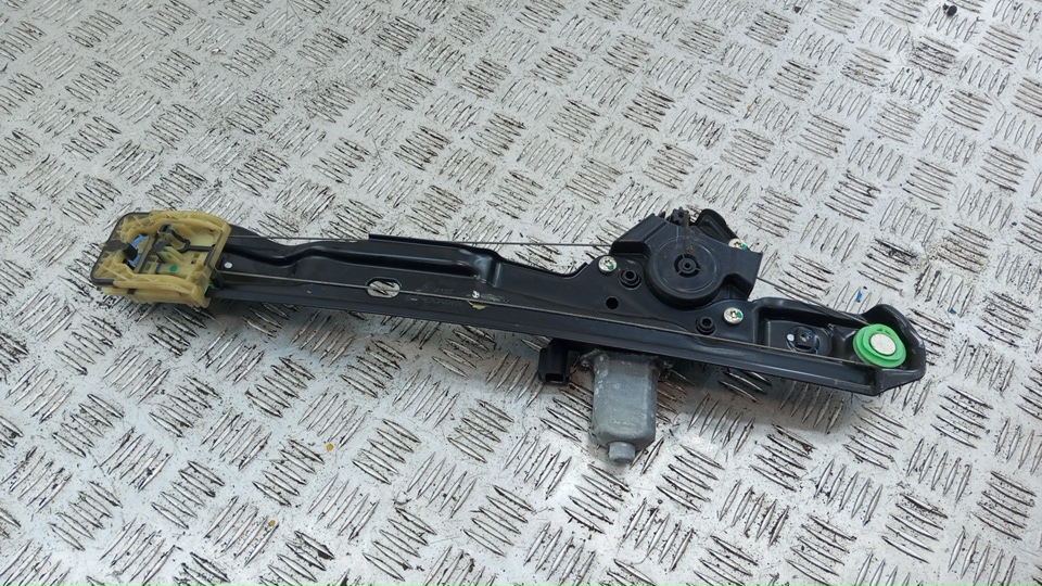 Стеклоподъемник электр. задний правый