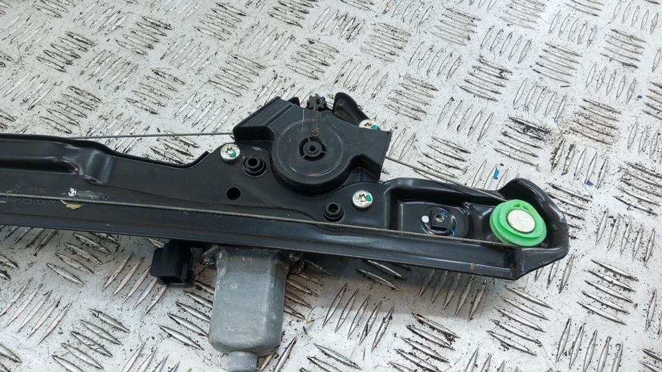 Стеклоподъемник электр. задний правый