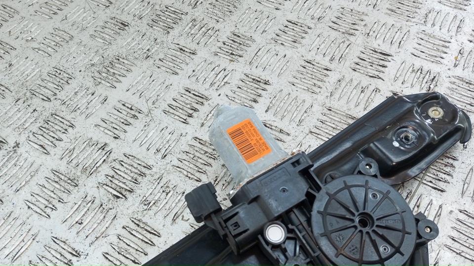 Стеклоподъемник электр. задний правый