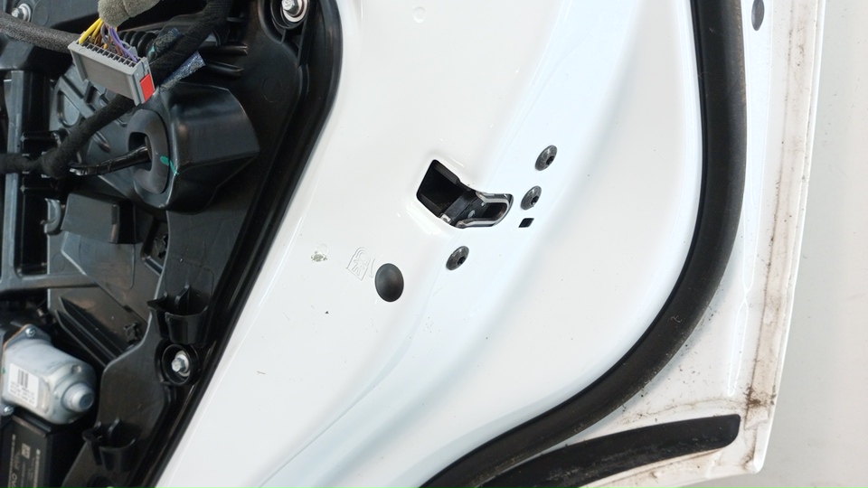 Замок двери задней правой