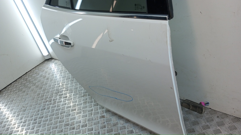 Дверь задняя правая