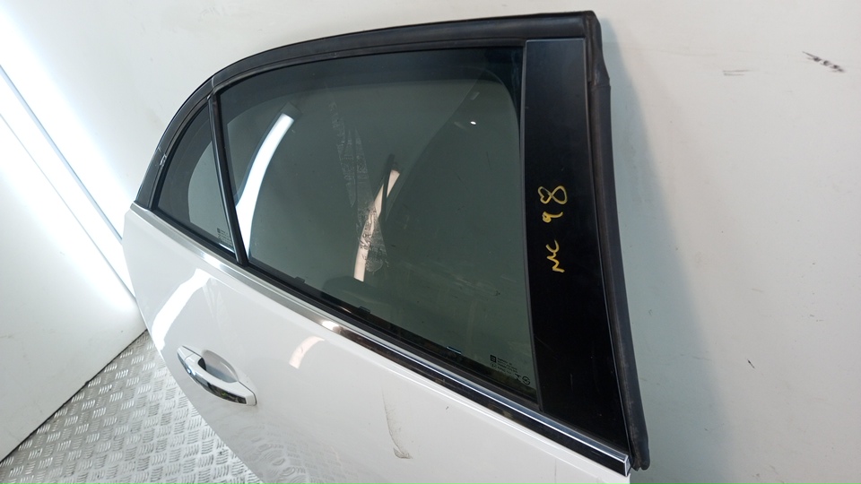 Дверь задняя правая