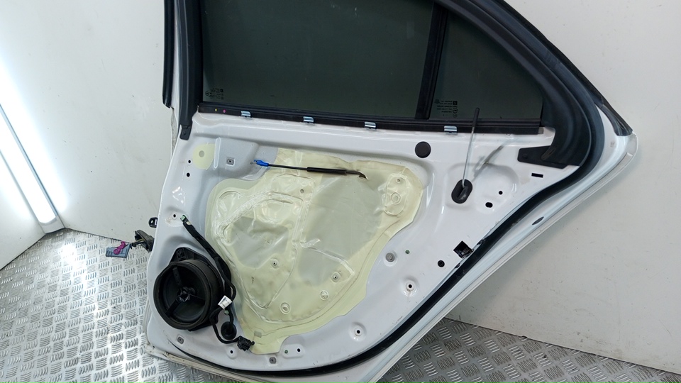 Дверь задняя правая