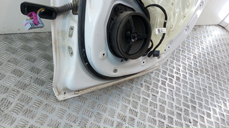 Дверь задняя правая