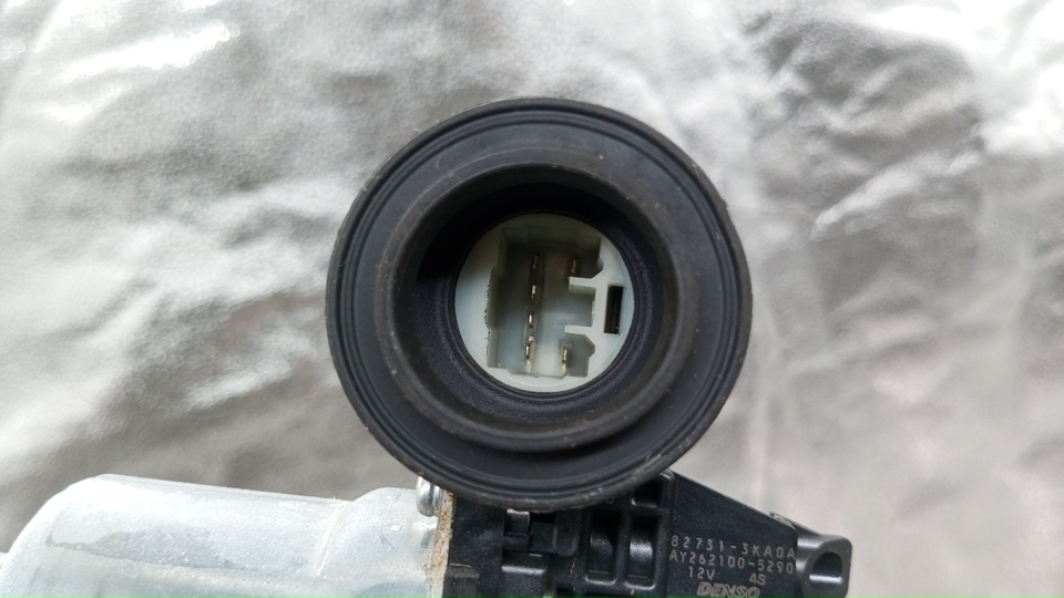 Стеклоподъемник электр. задний левый