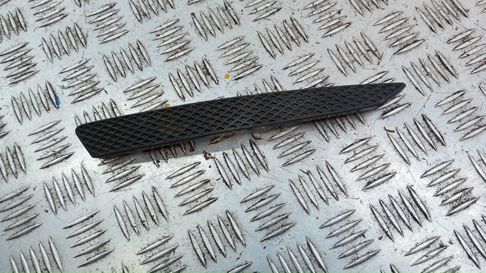 Планка под фару правая