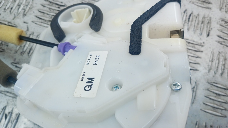 Замок двери передней правой